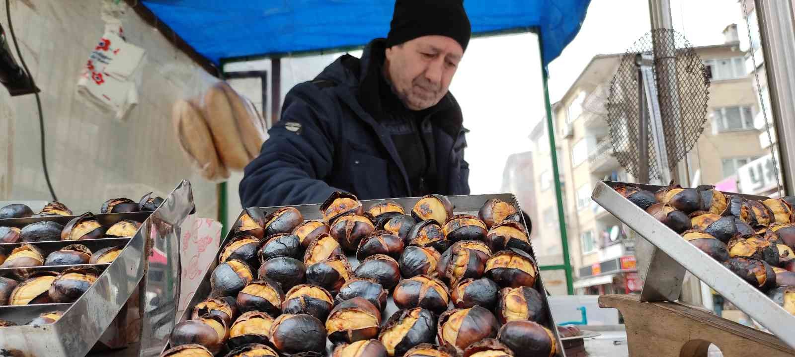Seyyar satıcı yabancı dil öğrendi, işleri açıldı