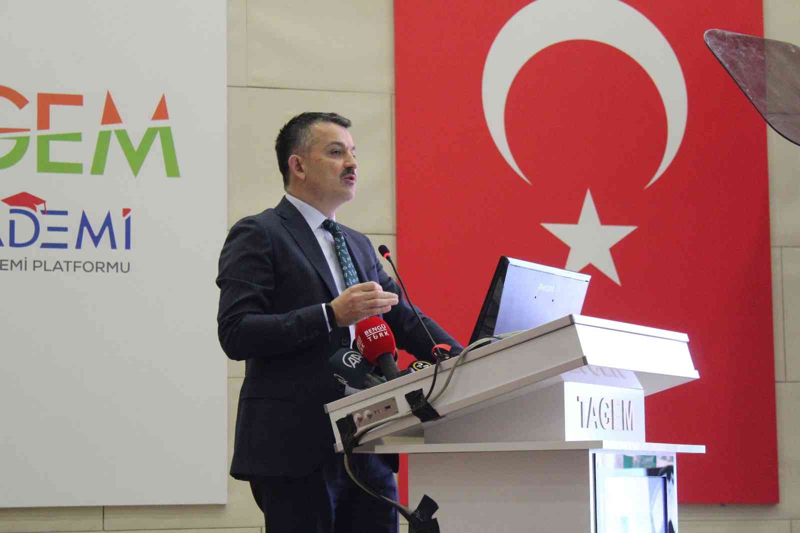 Bakan Pakdemirli: "Üreten kesimin moralini bozmaya kimsenin hakkı yok"