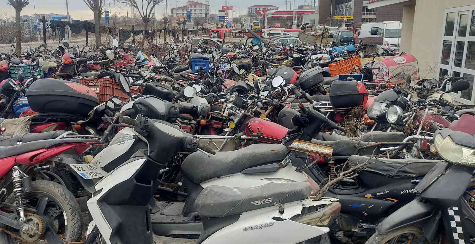 Kaderine terk edilmiş milyonluk servet otoparkta çürüyor: 13 yıldır bekleyen de var