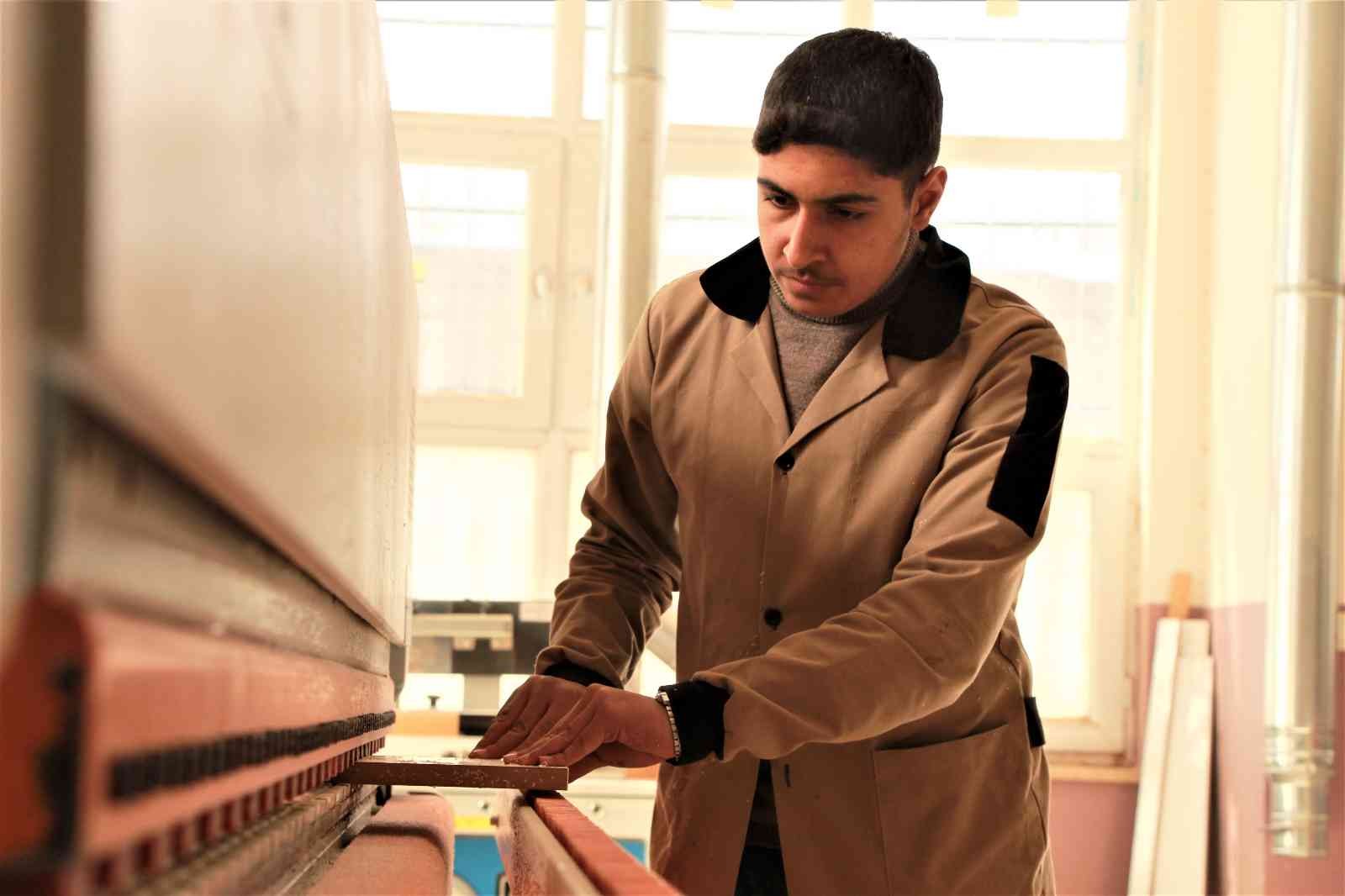 Bingöl’de fabrika gibi okul