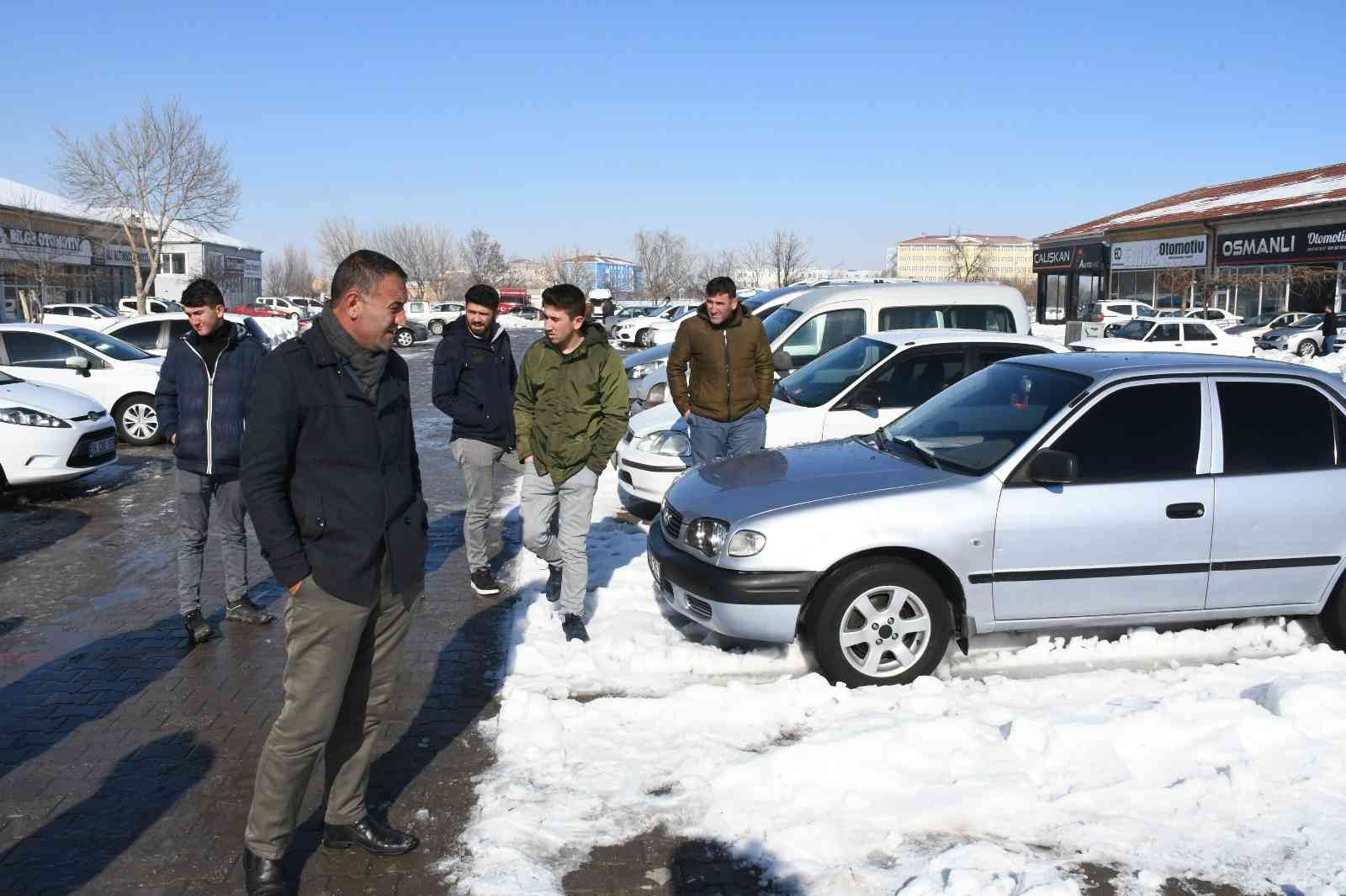 Galericiler satış olmadığından vatandaş düşmeyen fiyatlardan yakınıyor