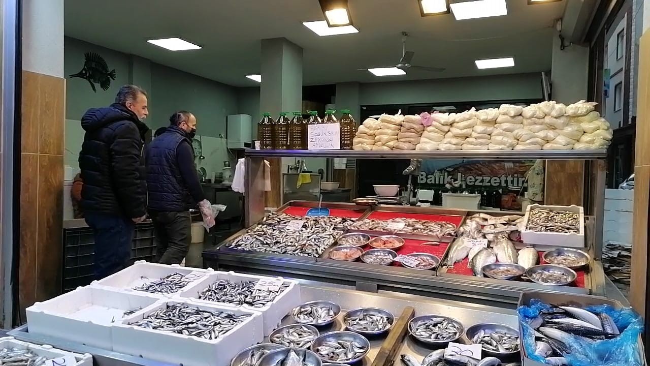 Tezgahlarda hamsi bereketi