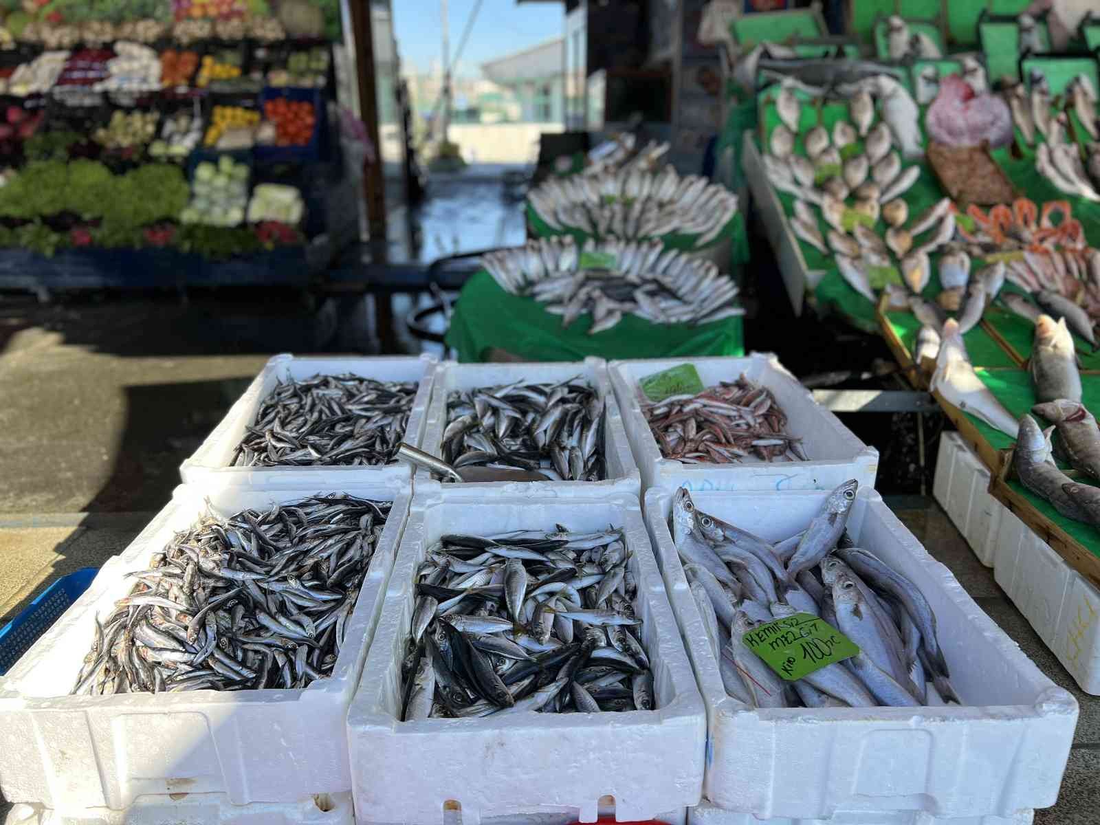 Balık tezgahlarında çeşit çok, balık az