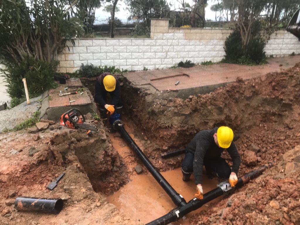 Ayvalık’ta BASKİ ekipleri zor kış koşullarında çalışmalarını sürdürüyor