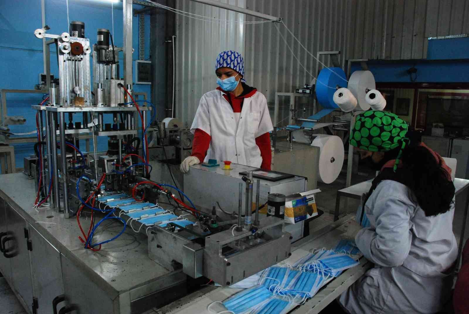 Meslek lisesini maske fabrikasına çevirdiler, 2 yılda 7 milyonluk ciro yaptılar