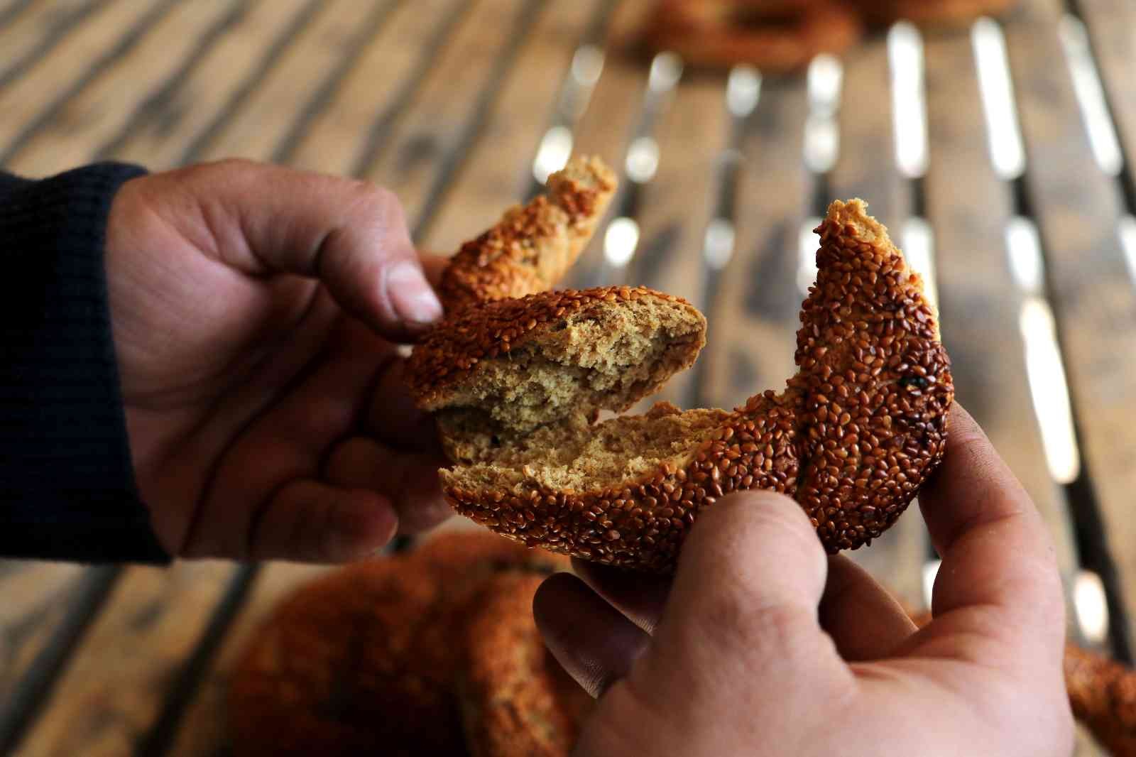 Siyez unundan simit yaptı, taleplere yetişemiyor