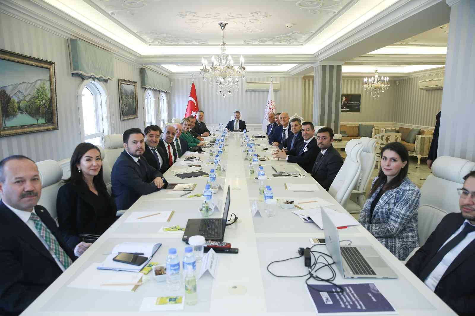 TİM heyeti, Hazine ve Maliye Bakanı Nebati’yi ziyaret etti