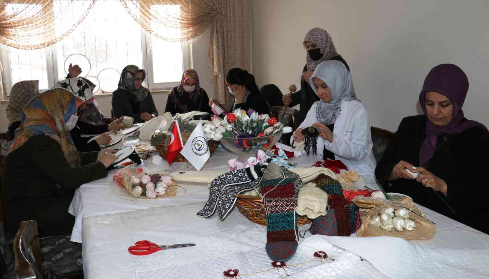 Koyun yünleri kadınların eliyle değerleniyor