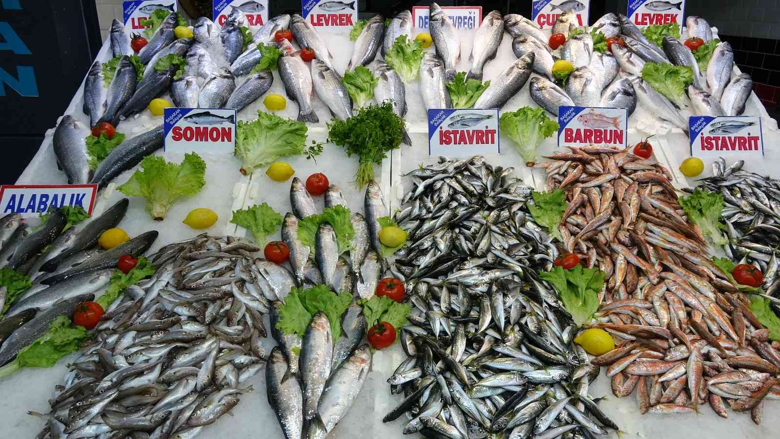 Olumsuz hava ve akaryakıt fiyatları balık tezgahlarına yansıdı