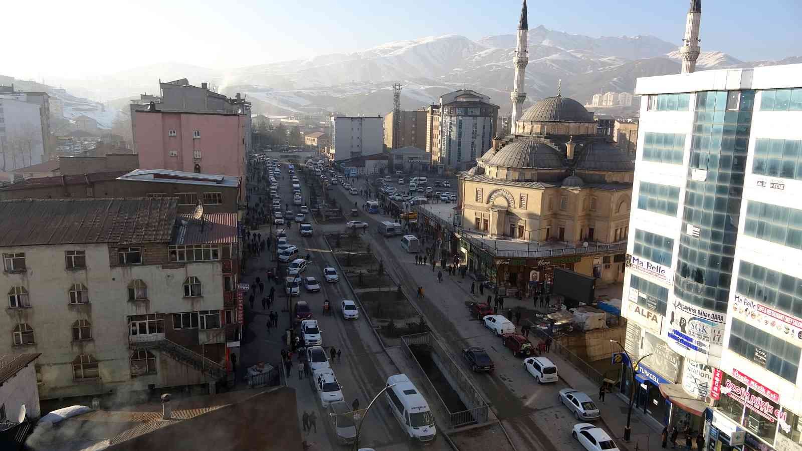 Yüksekova’da esnaf artan kiralara tepki gösterdi