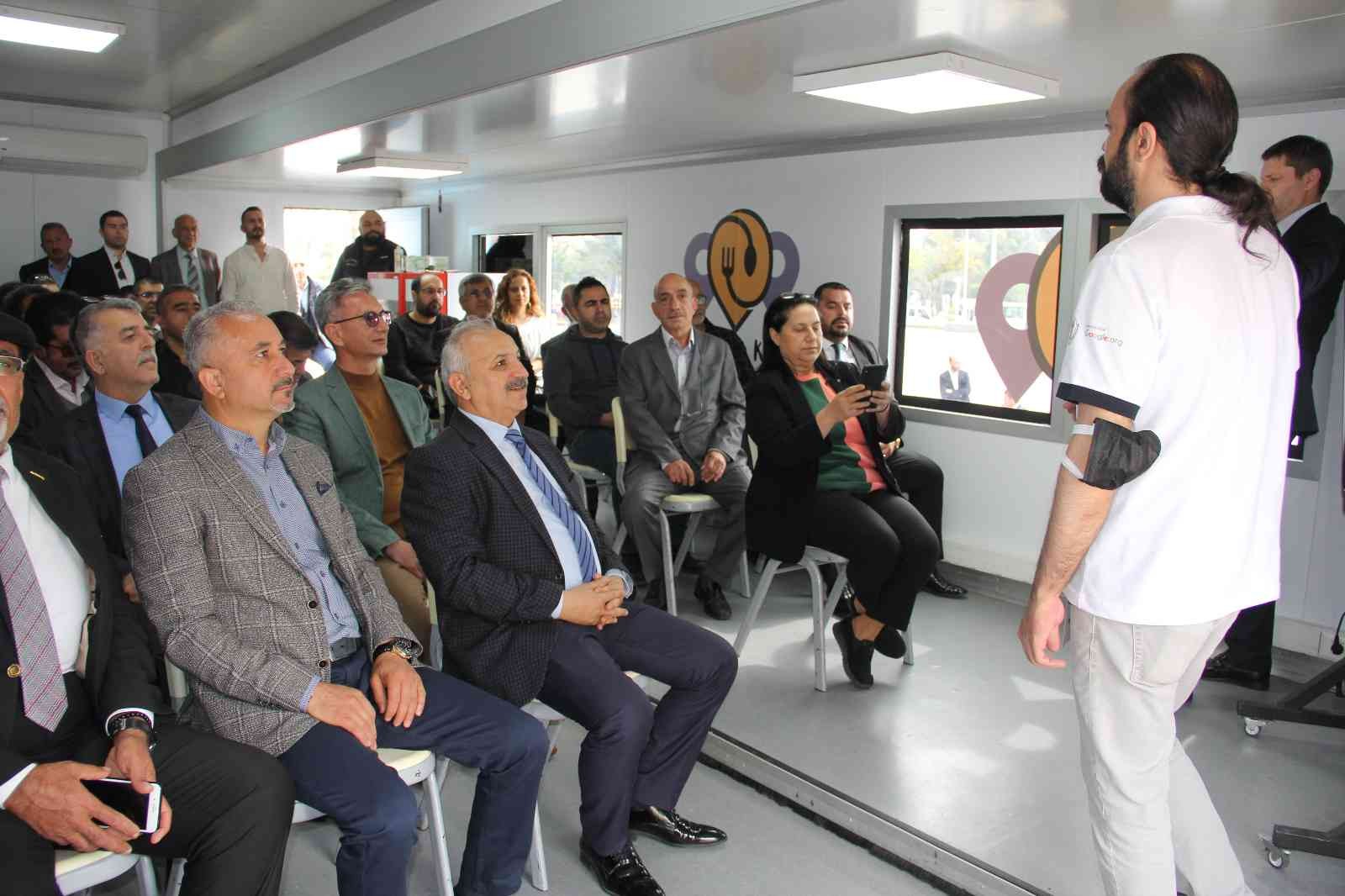 Restoran ve Kafeler Dijitalleşiyor Projesinin eğitim tırı Mersin’de