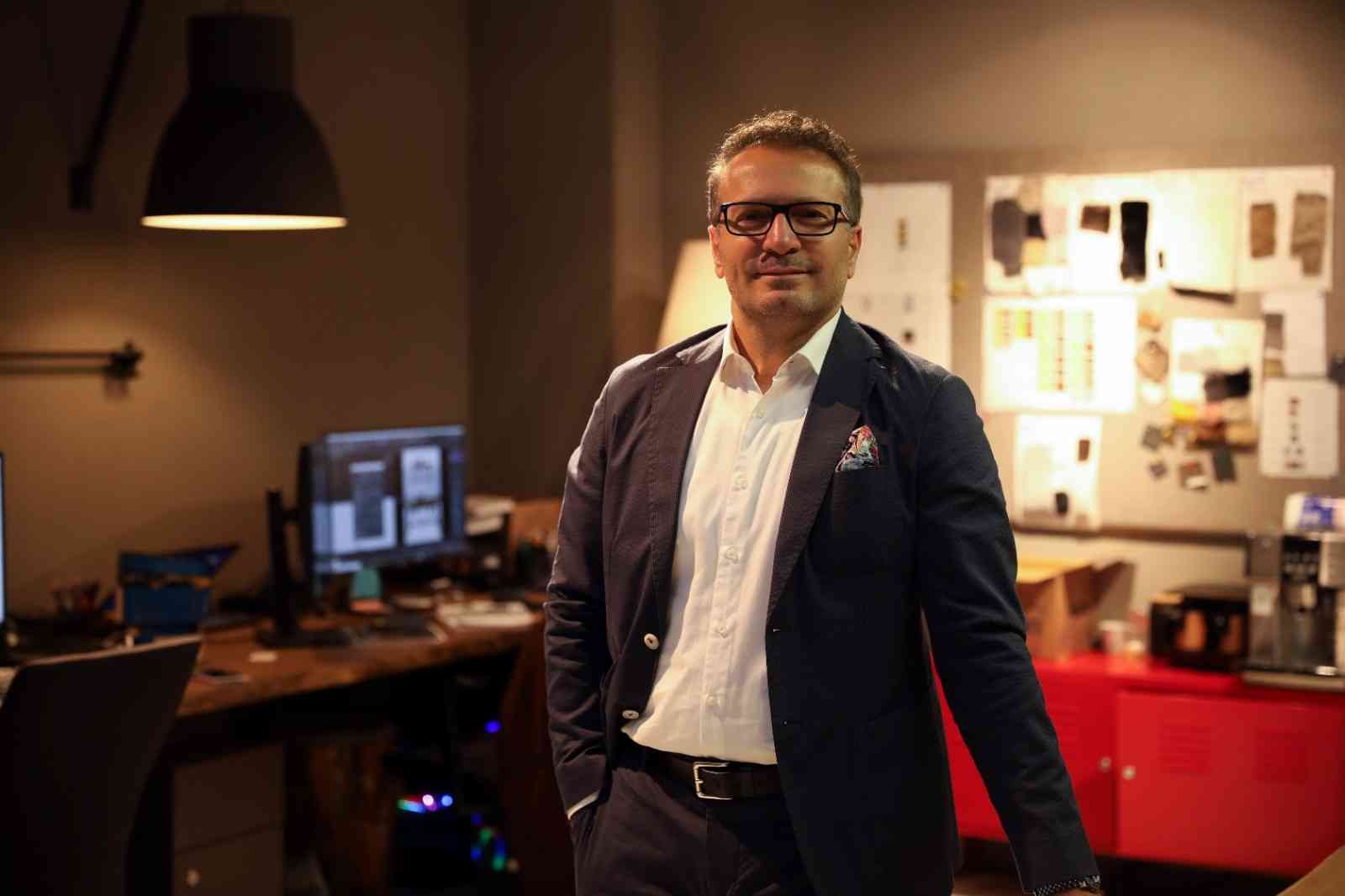 Türkiye’nin gururu oldular.. 40 ülke 210 noktada Türk Bayrağı’nı taşıyorlar