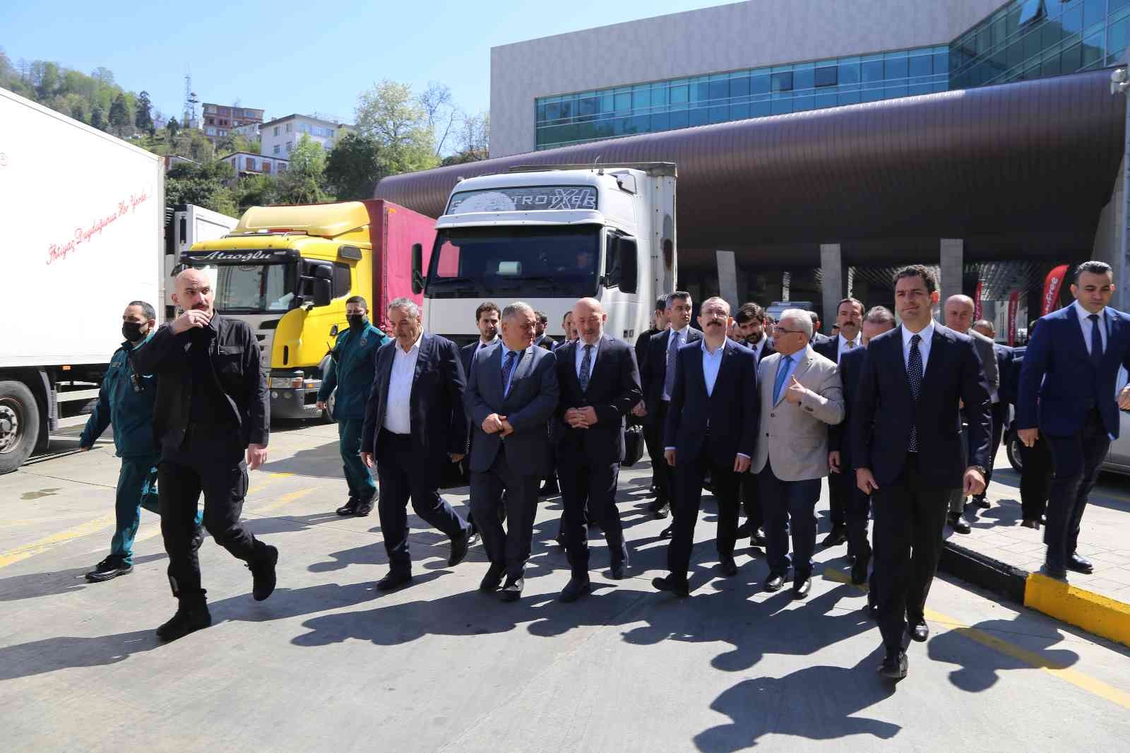 Bakan Muş: "İhracatın artmasıyla beraber tır trafiğinde bir yoğunluk söz konusu"