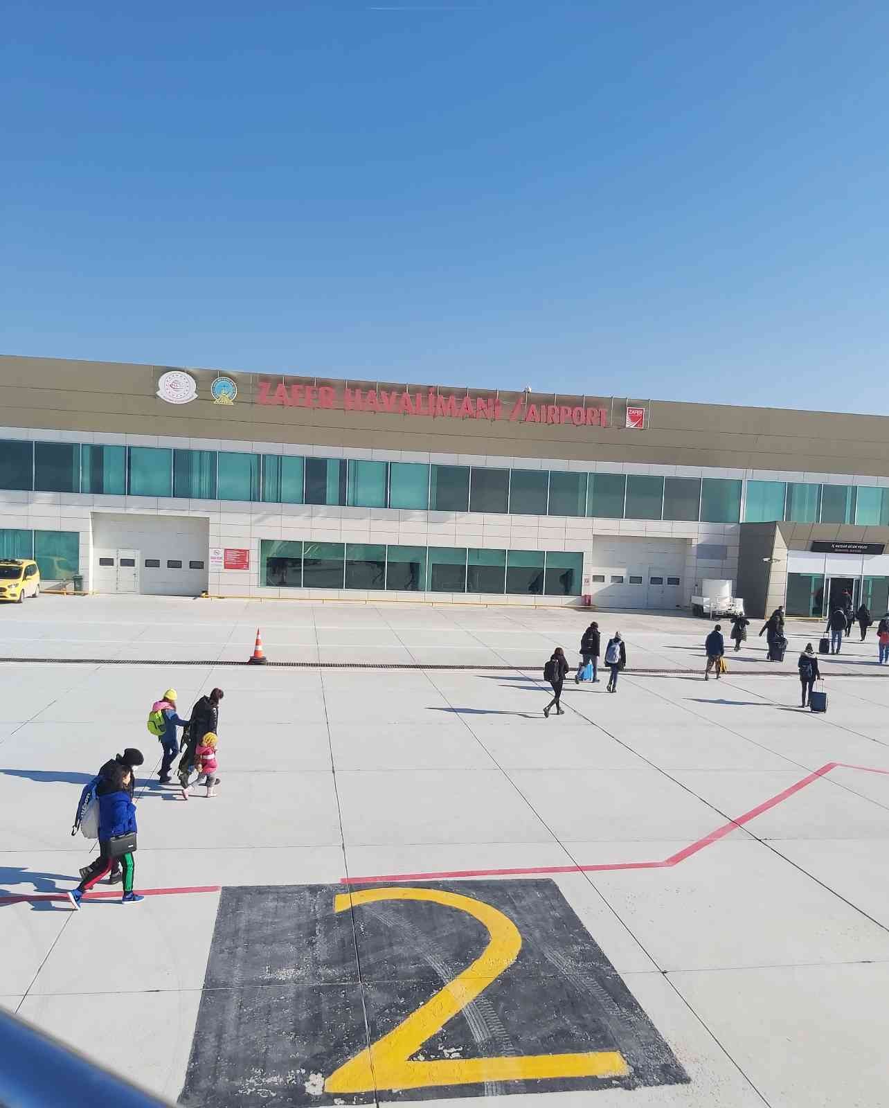 Pegasus Hava Yolları, Zafer Havalimanı’na seferlerine başladı