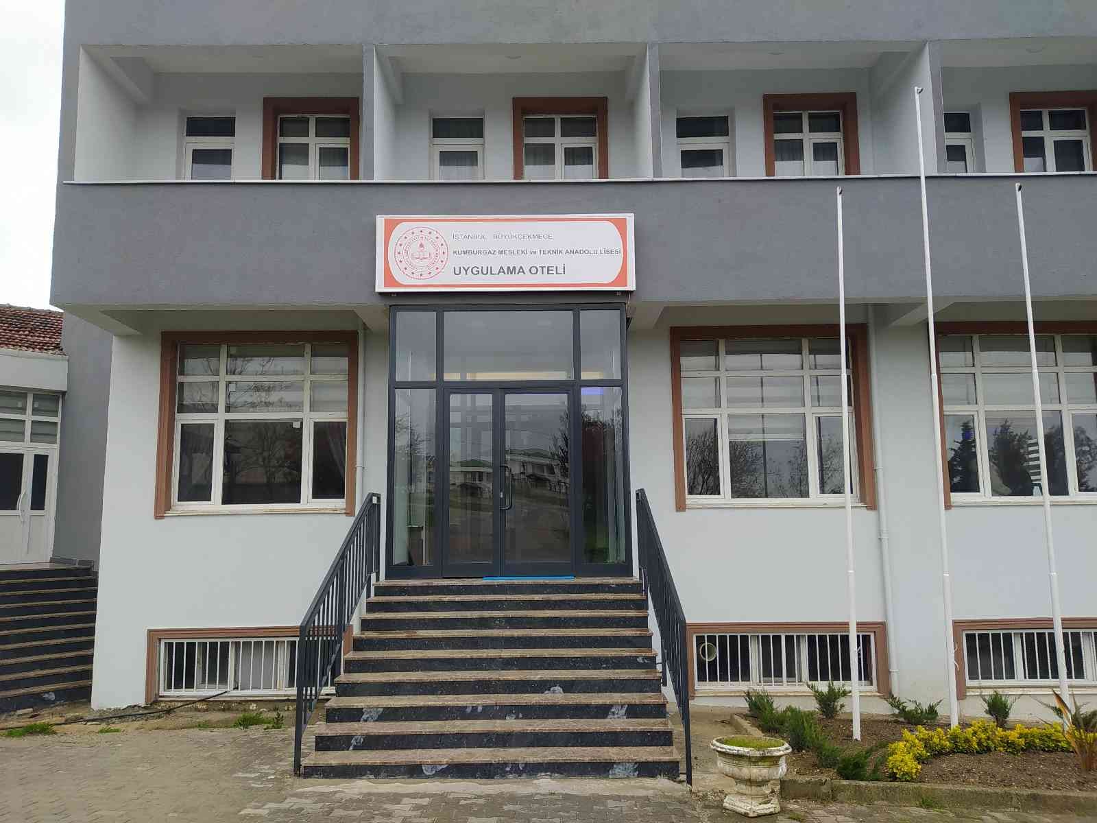 Büyükçekmece’deki meslek lisesi Türkiye’de en fazla gelir elde eden üçüncü okul