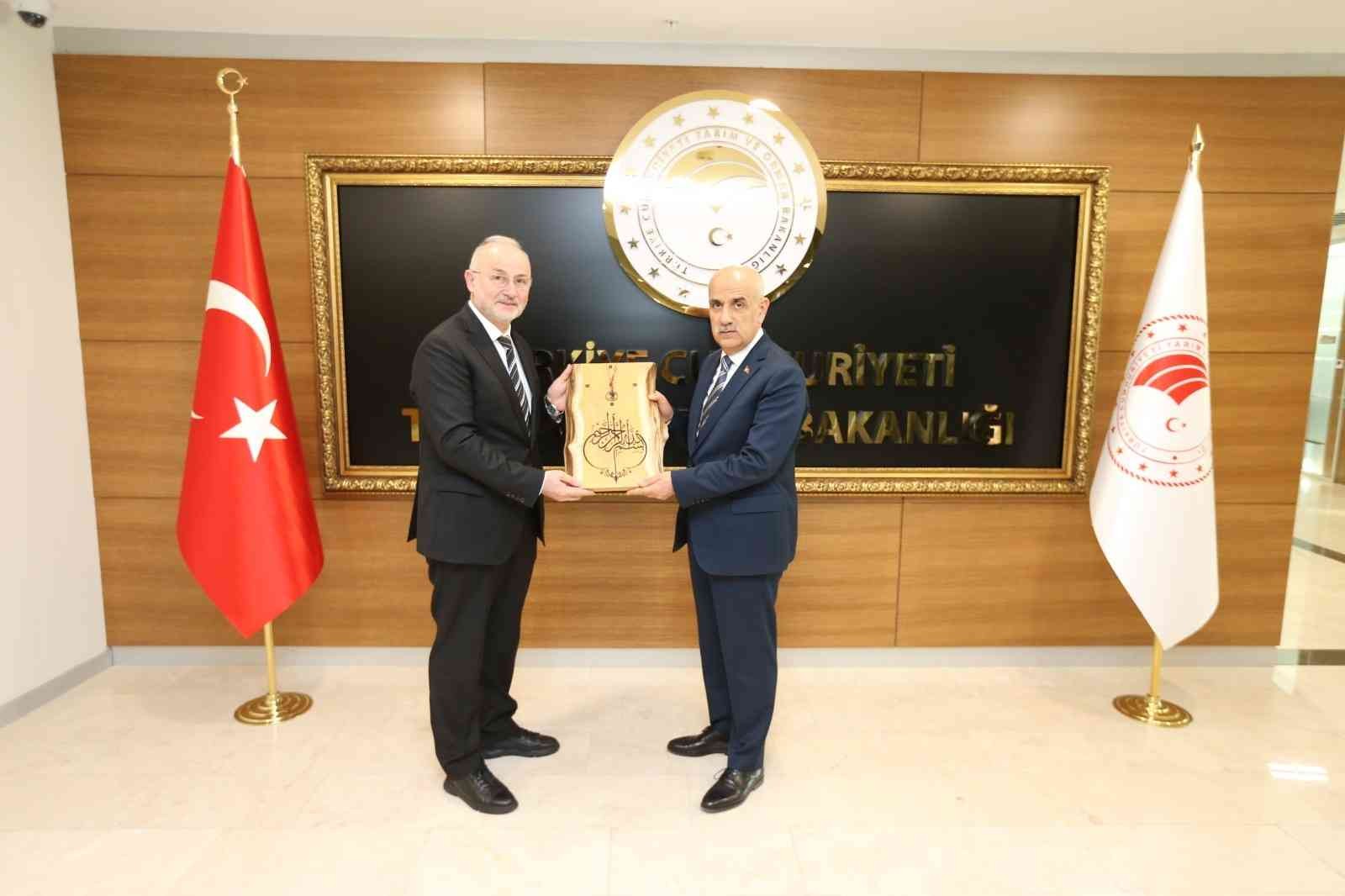 Rektör Ünal’dan Bakan Kirişci’ye kenevir ve manda brifingi