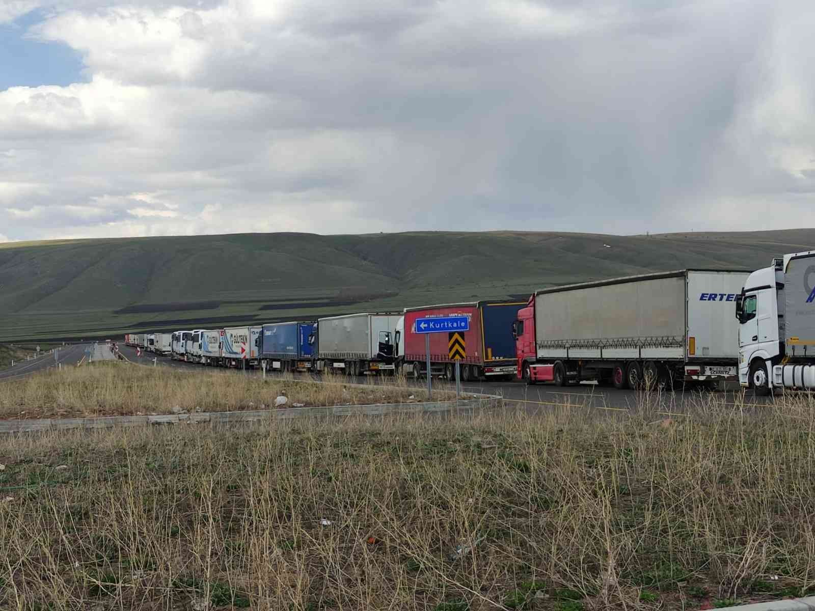 Aktaş Gümrük kapısında tır yoğunluğu