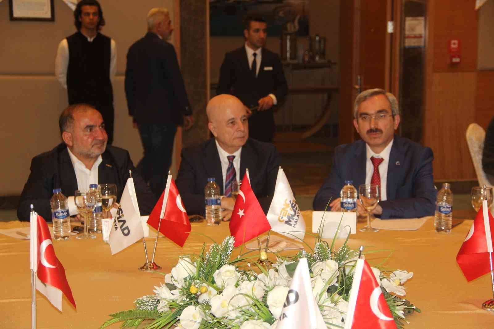 Yıldız Holding CEO’su Mehmet Tütüncü Malatya’da iş dünyası ve üniversiteli gençlerle buluştu